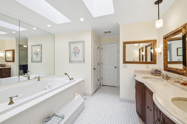 60 Oak Creek Trail, Madison, WI 53717