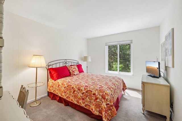 60 Oak Creek Trail, Madison, WI 53717