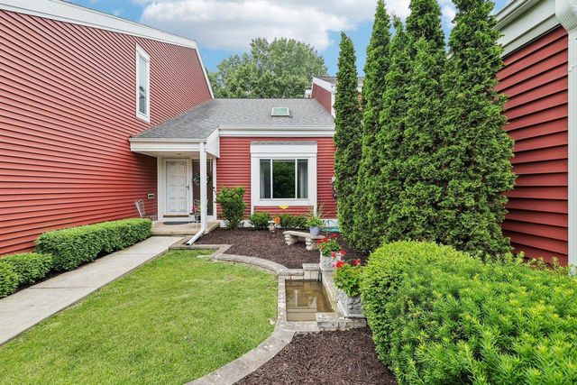 60 Oak Creek Trail, Madison, WI 53717