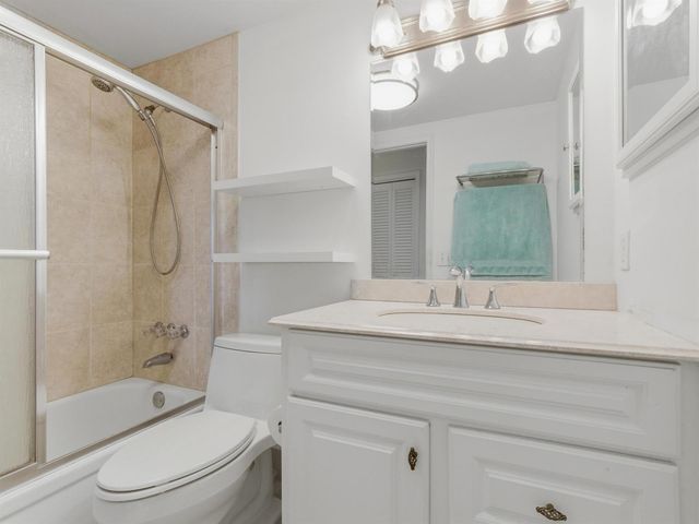 480 Horizons W 208, Boynton Beach, FL 33435