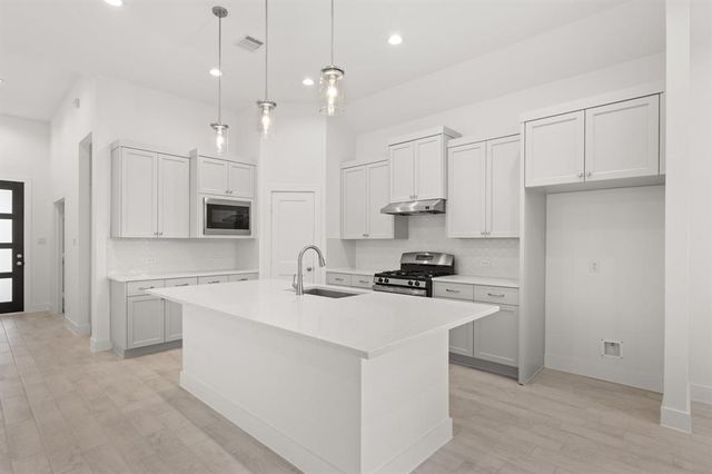 11814 North Pavillion Drive, Mont Belvieu, TX 77523