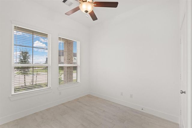 11814 North Pavillion Drive, Mont Belvieu, TX 77523