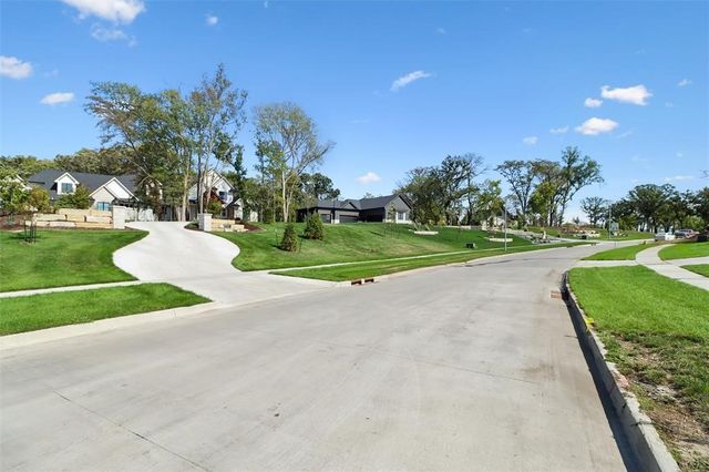 1516 S Timber Lane, West Des Moines, IA 50266