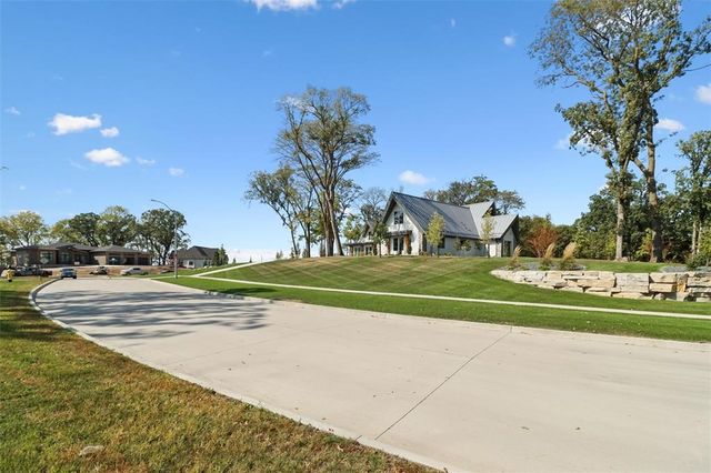 1516 S Timber Lane, West Des Moines, IA 50266