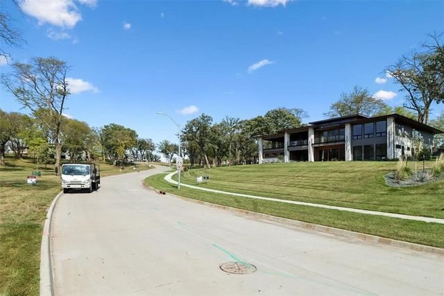 1516 S Timber Lane, West Des Moines, IA 50266