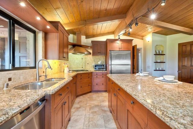 3149 Old Post Rd, Fallbrook, CA 92028