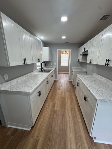 5076 NEWTON DR, Memphis, TN 38109