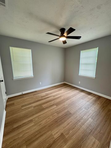 5076 NEWTON DR, Memphis, TN 38109