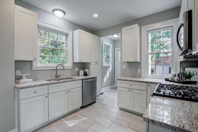 2056 Summit Avenue, Saint Paul, MN 55105