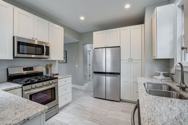 2056 Summit Avenue, Saint Paul, MN 55105