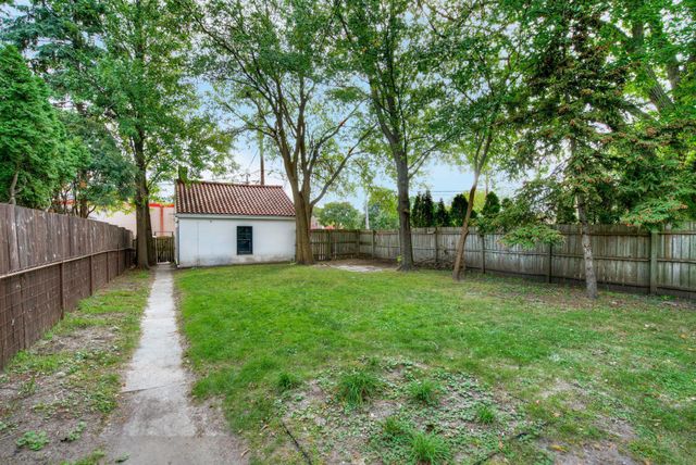 2056 Summit Avenue, Saint Paul, MN 55105