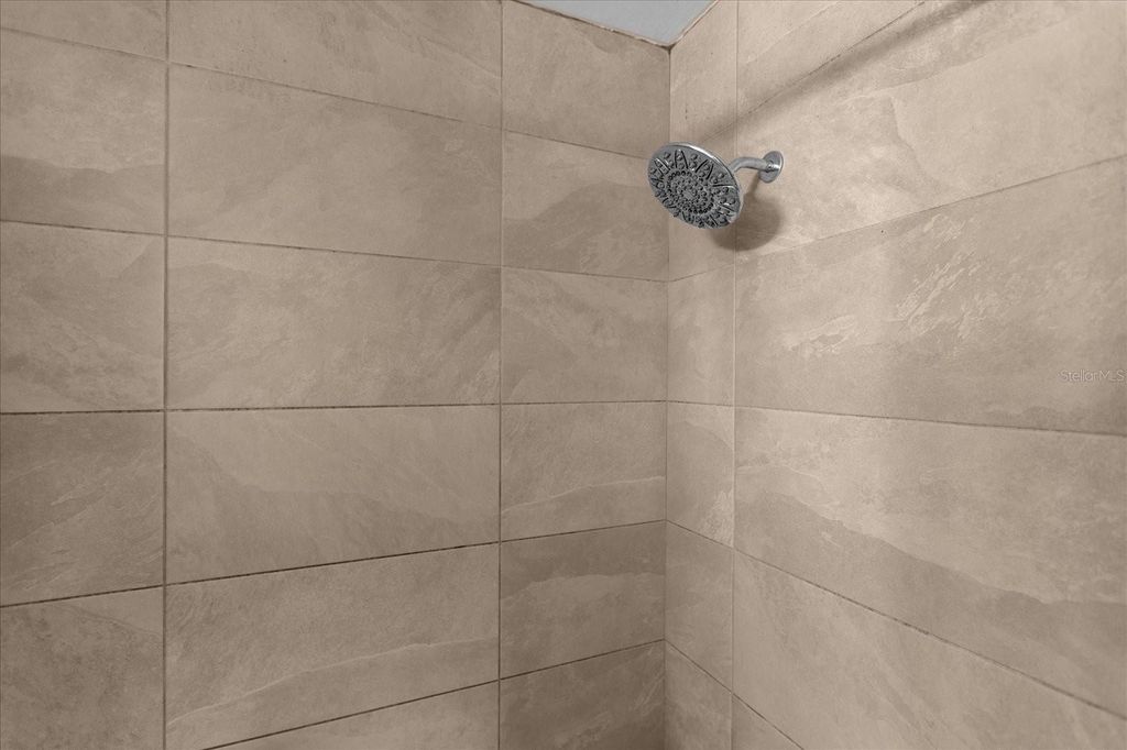 Image 15 of property listing at 1079 N LAKEWOOD AVENUE, Ocoee, FL 34761