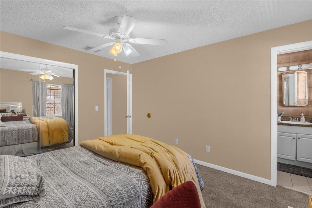 Image 20 of property listing at 1079 N LAKEWOOD AVENUE, Ocoee, FL 34761