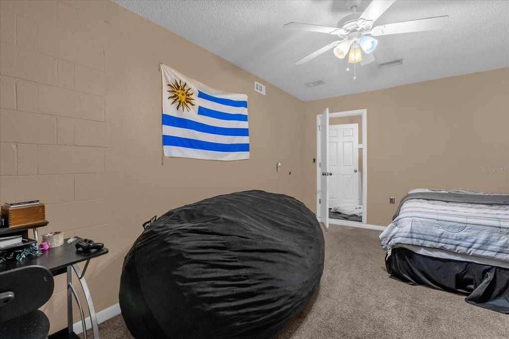 Image 23 of property listing at 1079 N LAKEWOOD AVENUE, Ocoee, FL 34761