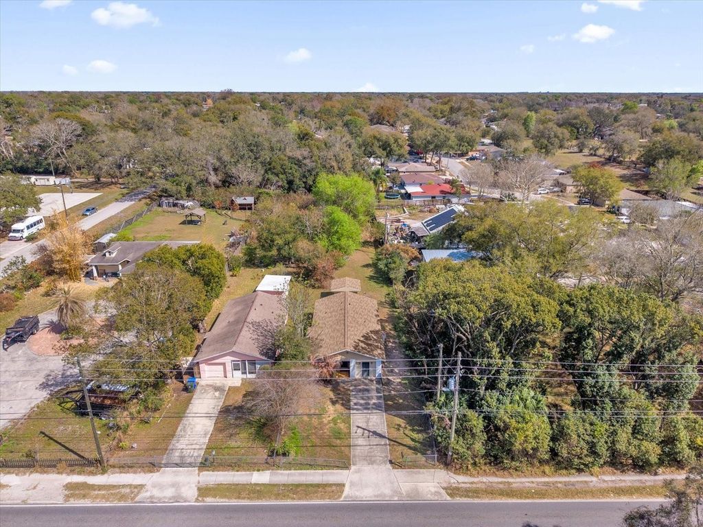 Image 24 of property listing at 1079 N LAKEWOOD AVENUE, Ocoee, FL 34761