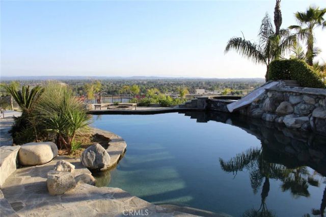 1445 Edgecliff, Pasadena, CA 91107