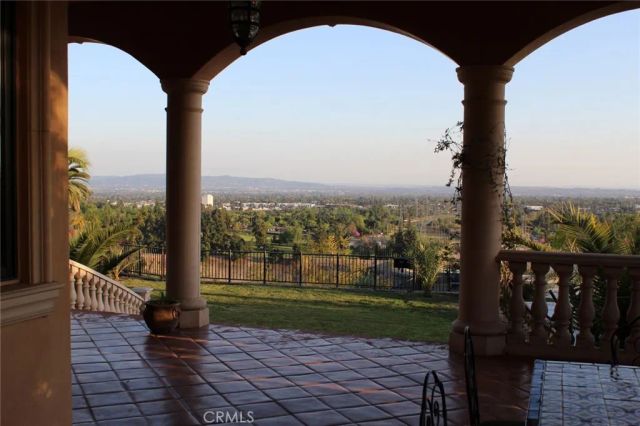 1445 Edgecliff, Pasadena, CA 91107