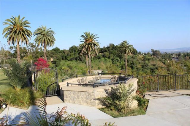 1445 Edgecliff, Pasadena, CA 91107