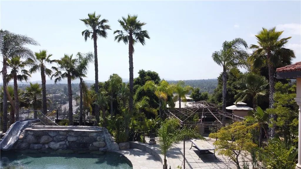 1445 Edgecliff, Pasadena, CA 91107