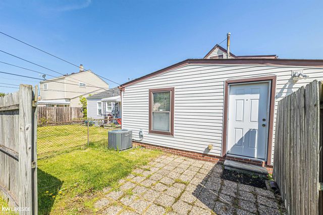 13696 Knox Avenue, Warren, MI 48089