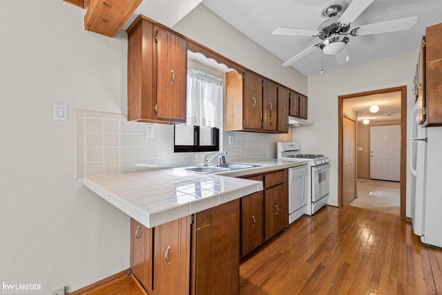 13696 Knox Avenue, Warren, MI 48089
