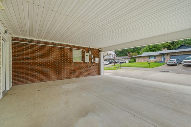 133 Larkspur Drive, Huntington, WV 25705