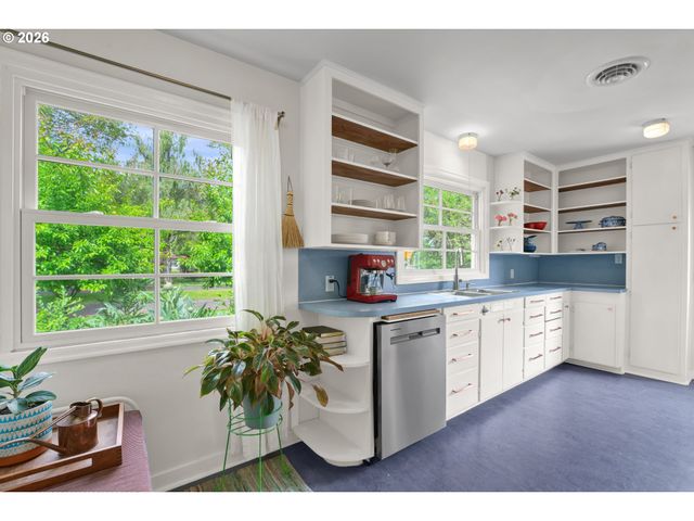 1865 VILLARD St, Eugene, OR 97403