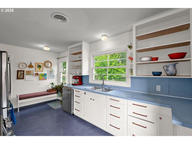 1865 VILLARD St, Eugene, OR 97403