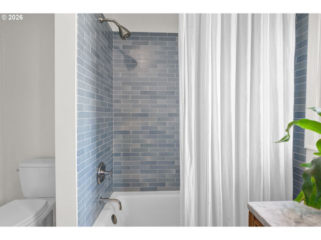 1865 VILLARD St, Eugene, OR 97403