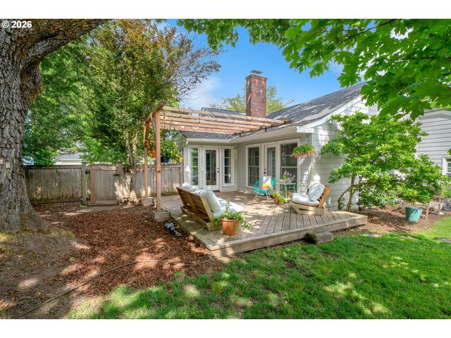 1865 VILLARD St, Eugene, OR 97403