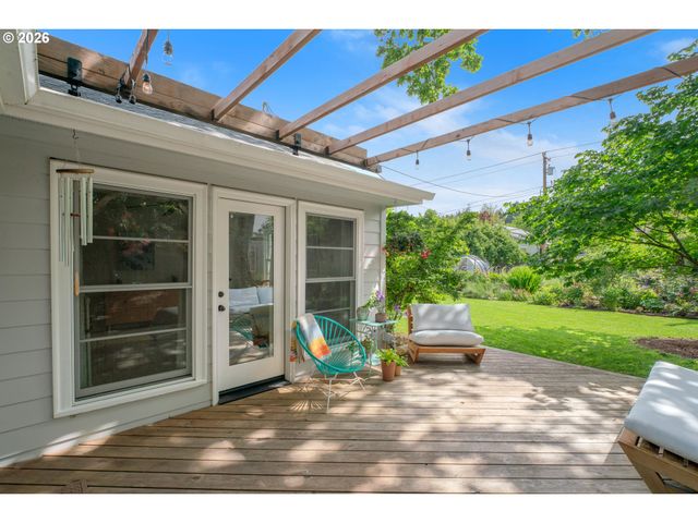 1865 VILLARD St, Eugene, OR 97403