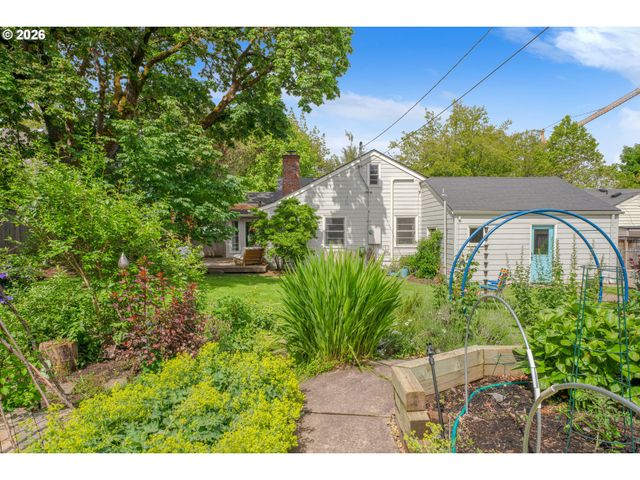 1865 VILLARD St, Eugene, OR 97403