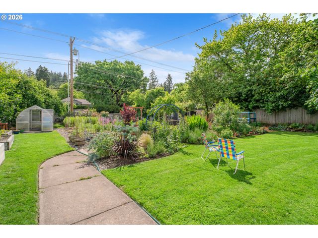 1865 VILLARD St, Eugene, OR 97403