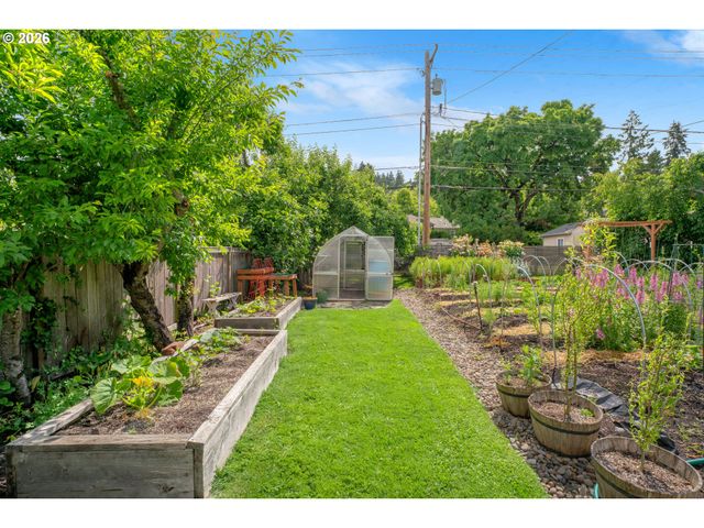 1865 VILLARD St, Eugene, OR 97403