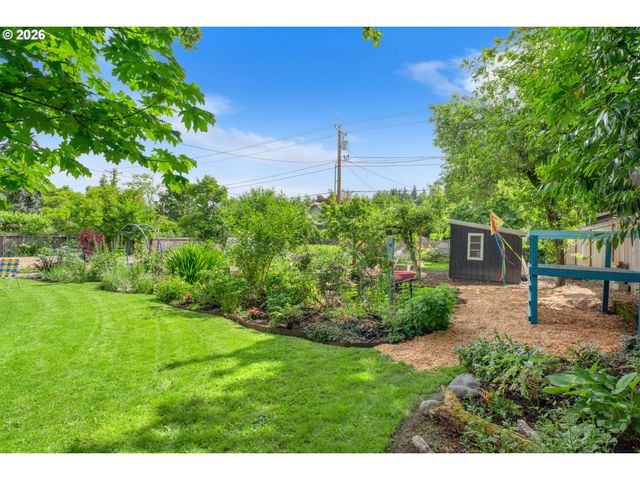 1865 VILLARD St, Eugene, OR 97403