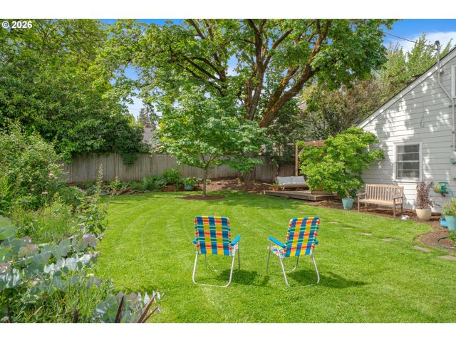 1865 VILLARD St, Eugene, OR 97403