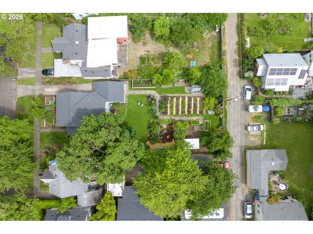 1865 VILLARD St, Eugene, OR 97403