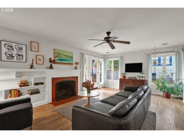 1865 VILLARD St, Eugene, OR 97403