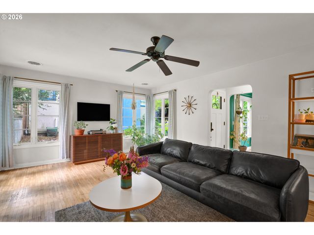 1865 VILLARD St, Eugene, OR 97403