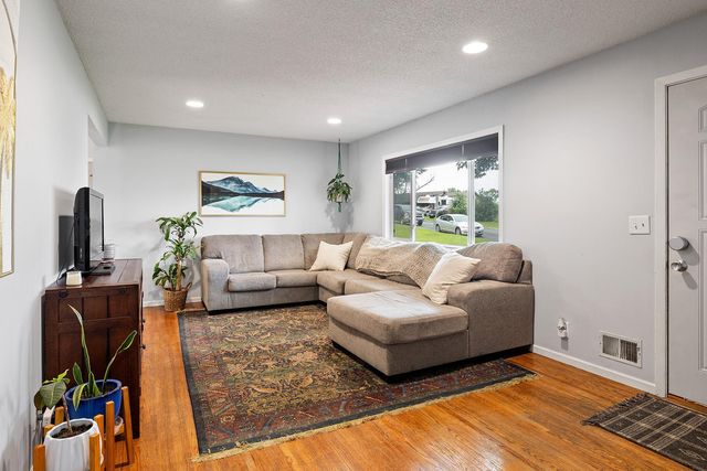 1515 Woodhill Road, Burnsville, MN 55337