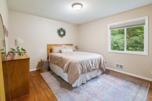 1515 Woodhill Road, Burnsville, MN 55337