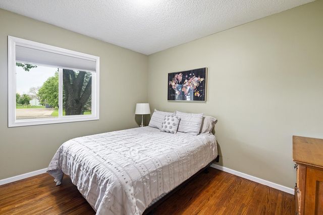 1515 Woodhill Road, Burnsville, MN 55337