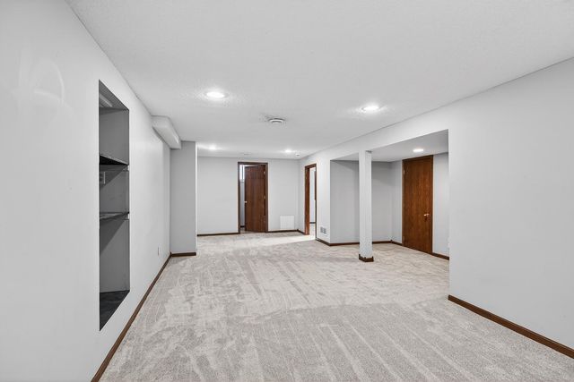 1515 Woodhill Road, Burnsville, MN 55337