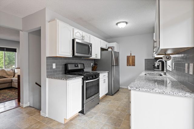 1515 Woodhill Road, Burnsville, MN 55337