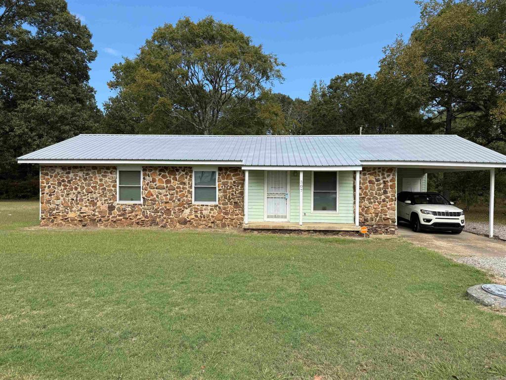 307 W 2nd Street, Mccrory, AR 72101