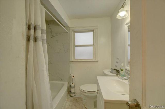 19161 Meyers Road, Detroit, MI 48235