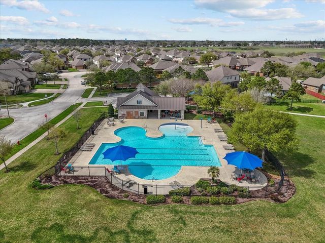 205 Bailey Brook Lane, Dickinson, TX 77573