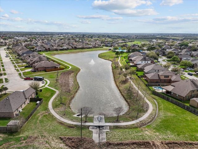 205 Bailey Brook Lane, Dickinson, TX 77573