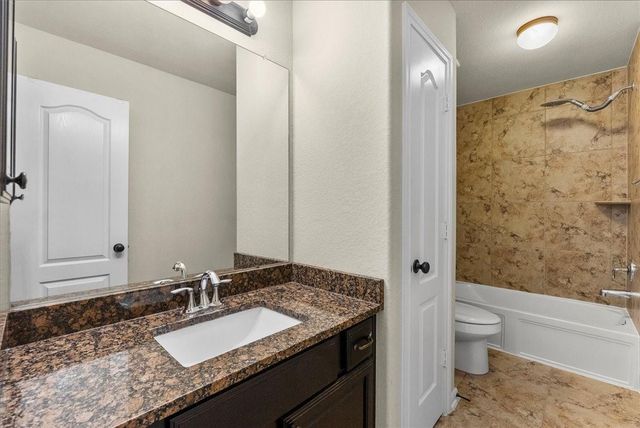 205 Bailey Brook Lane, Dickinson, TX 77573