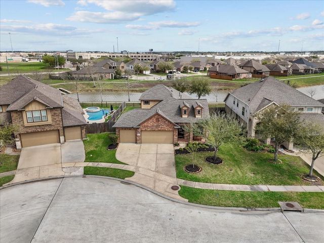 205 Bailey Brook Lane, Dickinson, TX 77573